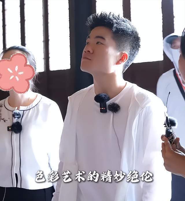 明星又搞特殊？韩雪打卡古建筑使用强光灯，董宇辉印小天也曾被骂（组图） - 18
