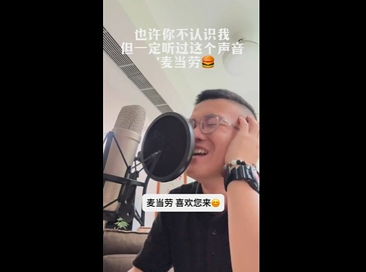 【爆笑】美女穿男装居然能穿出这种效果?网友:比男生还平!姑娘,你青春期是一点都没发育?(组图) - 7