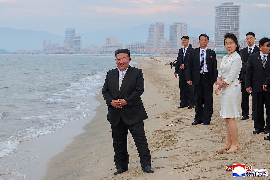 朝鲜元山海滨度假村落成,金正恩携女儿出席盛大仪式(组图) - 4