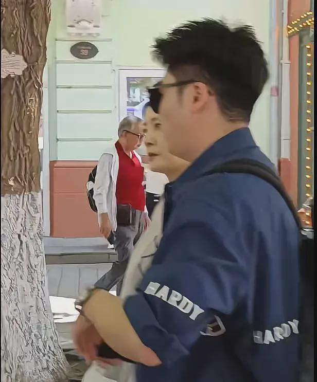 央视主持周涛近照流出，面相凶狠眼神犀利，网友：亲和感哪去了？（组图） - 18
