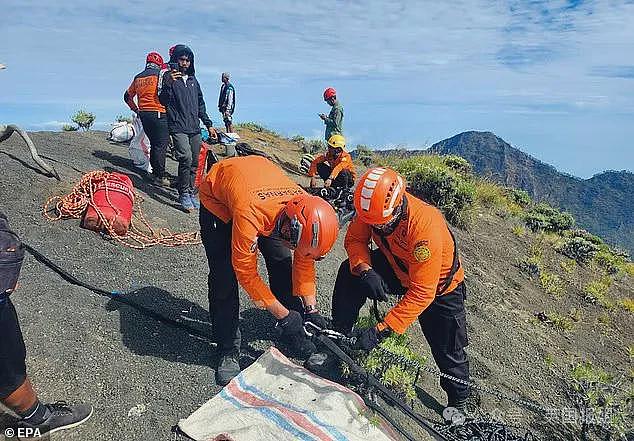 美女游客坠入印尼网红火山悬崖惨死!救援拉垮3天活活把人拖死,网友:一群饭桶(组图) - 7