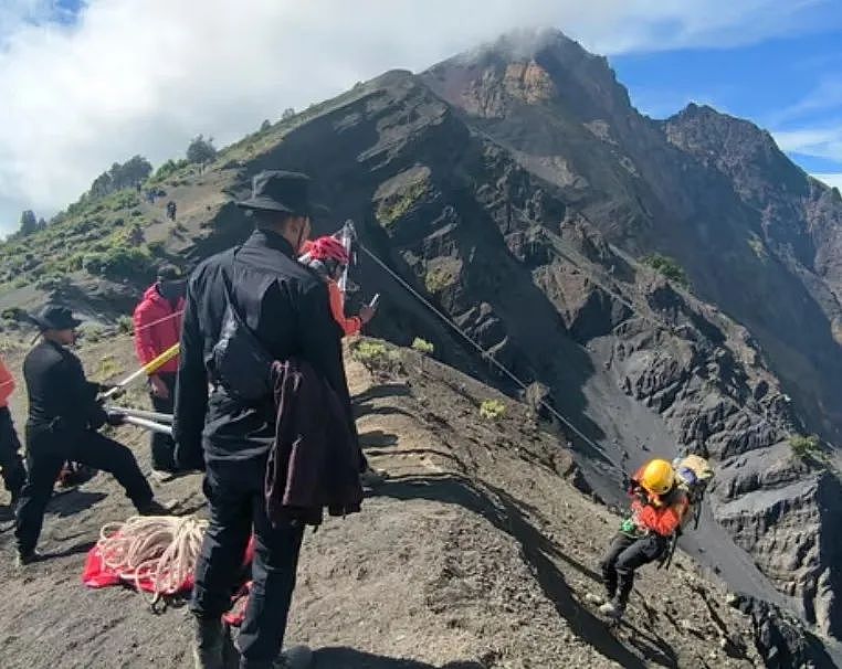 女子坠落印尼活火山！本来还活着，救援各种摸鱼，四天后悲剧了...（组图） - 6