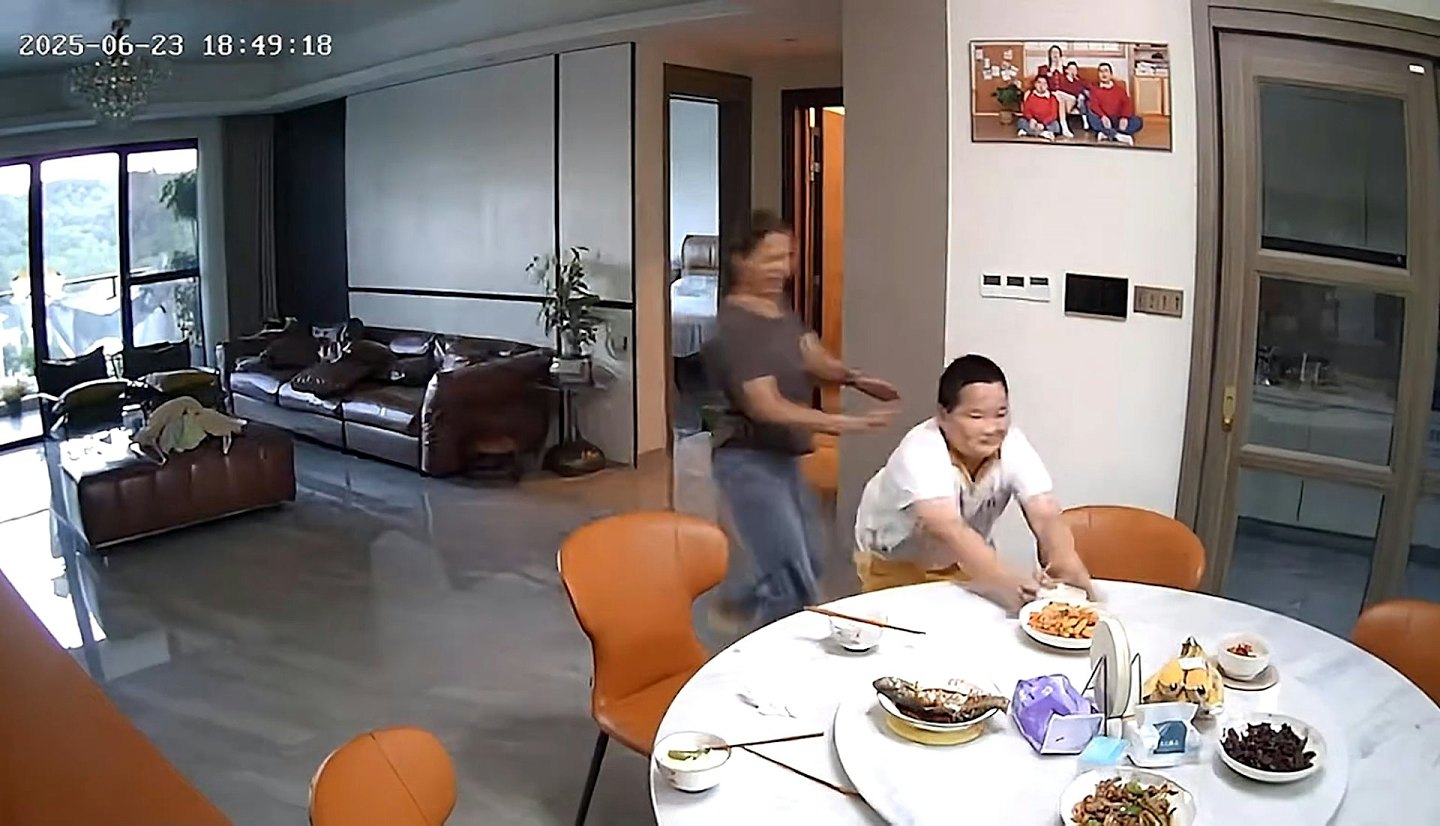 男童地震逃生时仍不忘大口扒饭影片曝!父亲:天生有点搞笑基因(视频/组图) - 5