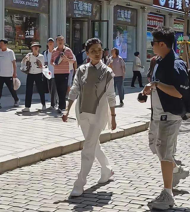 央视主持周涛近照流出，面相凶狠眼神犀利，网友：亲和感哪去了？（组图） - 8
