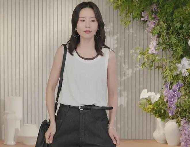 离婚13年，狂捞上亿，董洁的面相彻底变了（组图） - 11