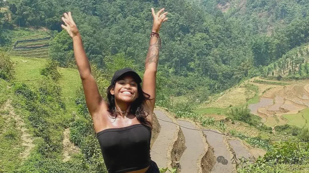 美女游客坠入印尼网红火山悬崖惨死!救援拉垮3天活活把人拖死,网友:一群饭桶(组图) - 1