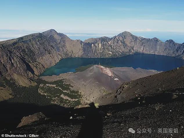 美女游客坠入印尼网红火山悬崖惨死!救援拉垮3天活活把人拖死,网友:一群饭桶(组图) - 5