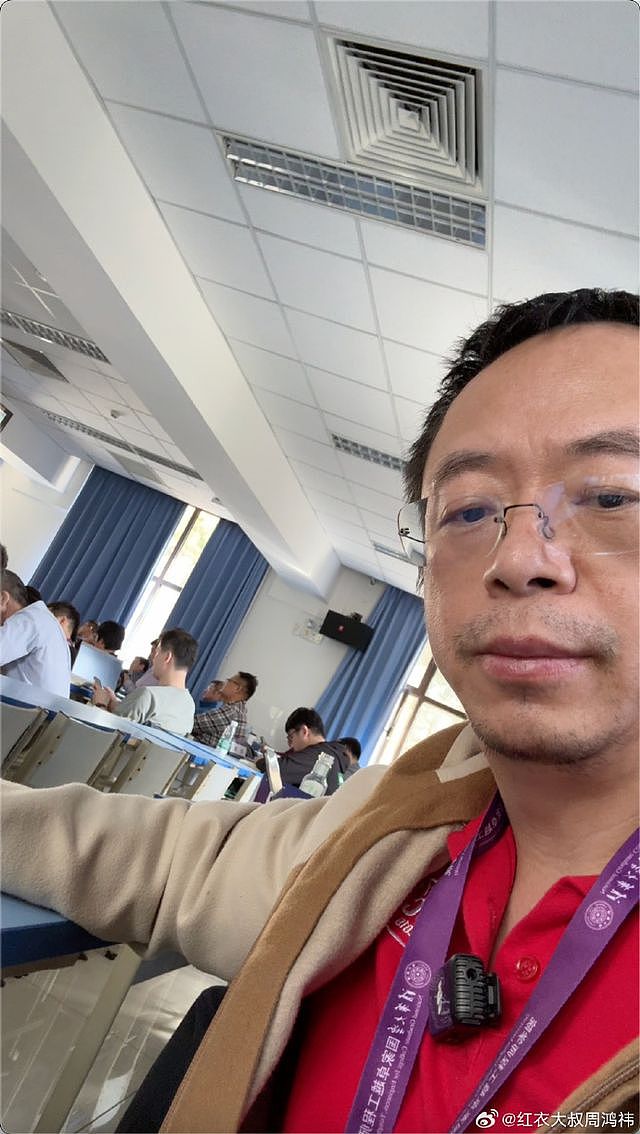55岁周鸿祎晒照谈清华读博感受：清华的工科博士毕业率只有5%，争取不做那95%（组图） - 2