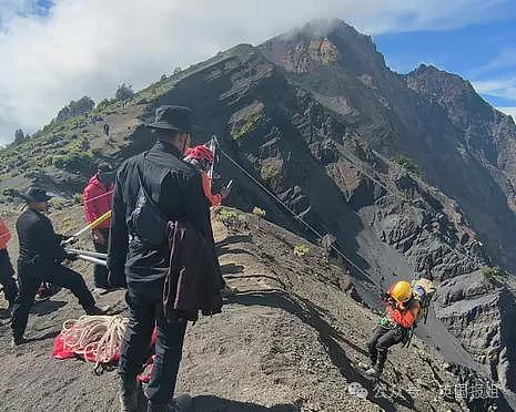 美女游客坠入印尼网红火山悬崖惨死!救援拉垮3天活活把人拖死,网友:一群饭桶(组图) - 14