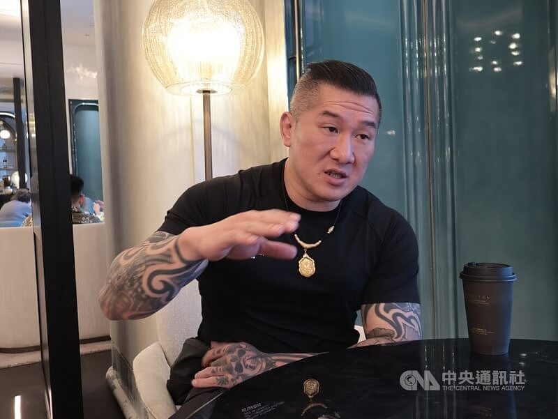 馆长惊叹上海“厕所有门”,中国招募网红大外宣(图) - 1