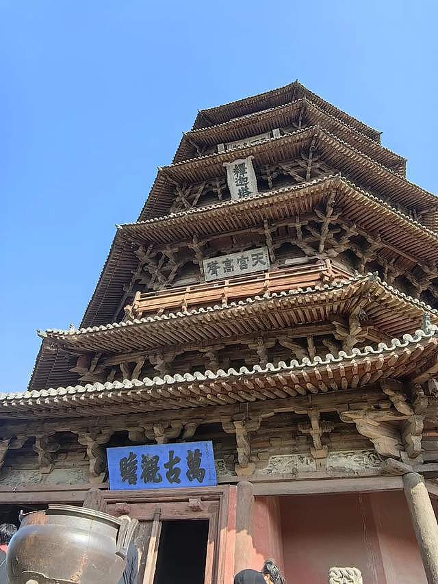 明星又搞特殊？韩雪打卡古建筑使用强光灯，董宇辉印小天也曾被骂（组图） - 4