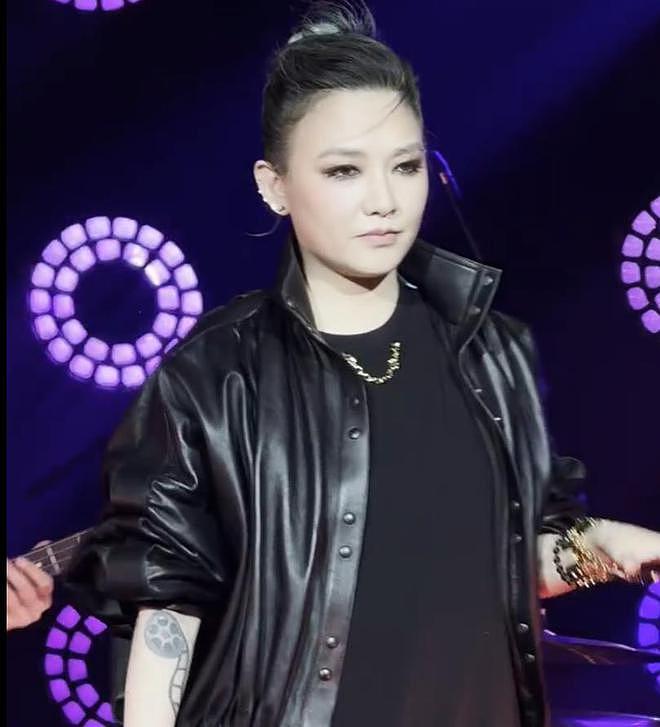 47岁范晓萱露面，胖了一圈，演唱《我要我们在一起》缅怀大S（组图） - 13