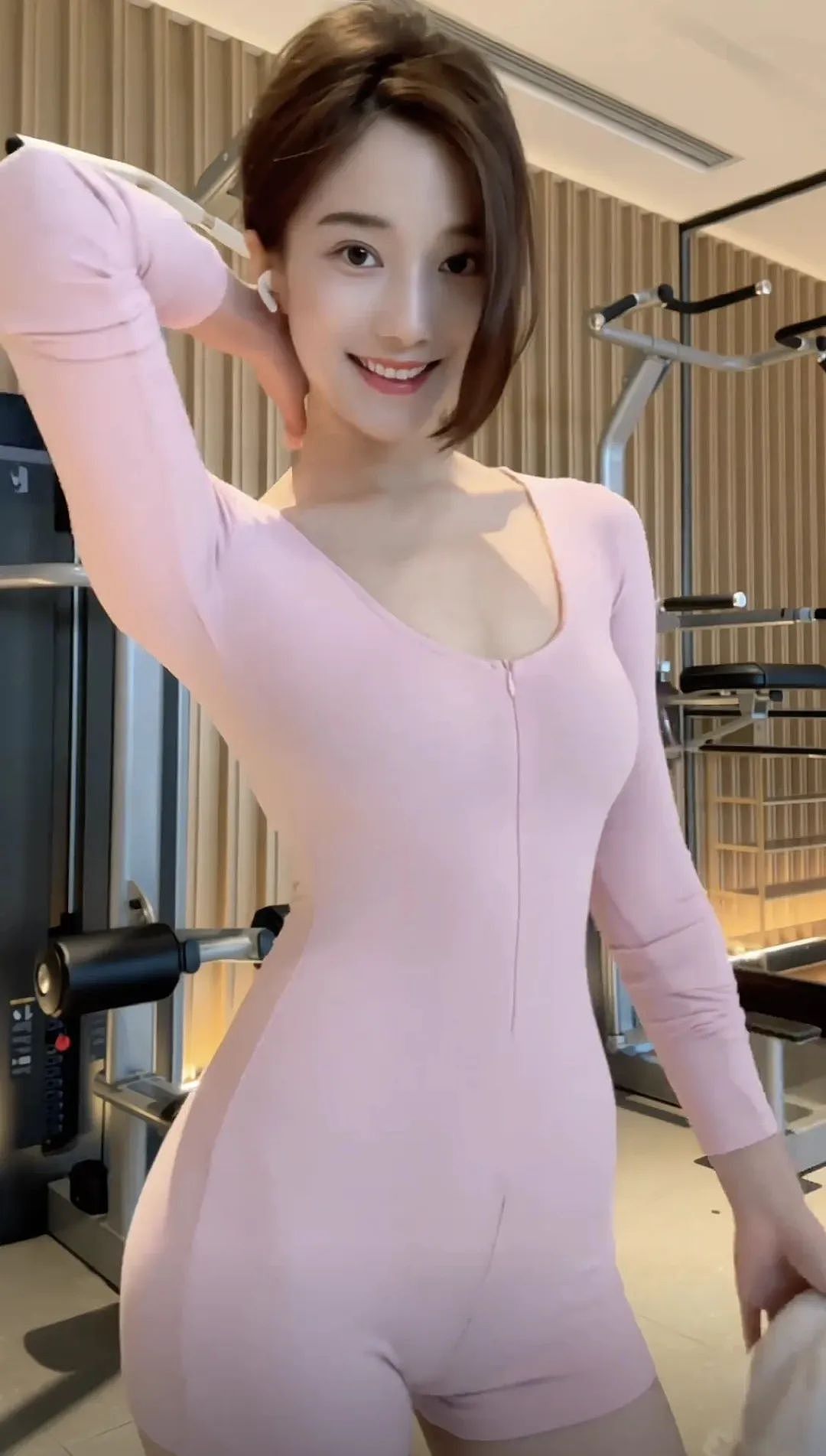 【美女】极品健身女神!极致腰臀比!黄金身材真不是吹的(组图) - 7