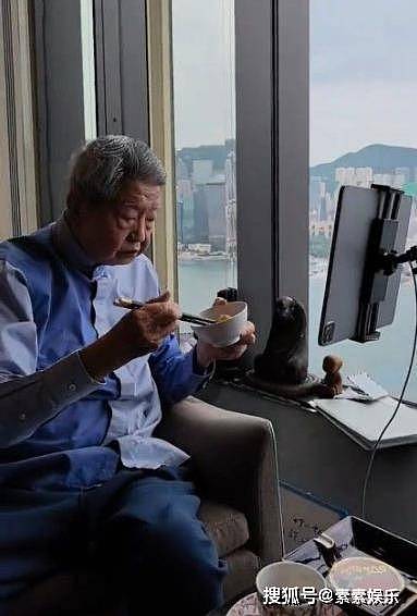 蔡澜最后露面照曝光：脸部和脚已经浮肿，在公寓里和朋友见面（组图） - 4