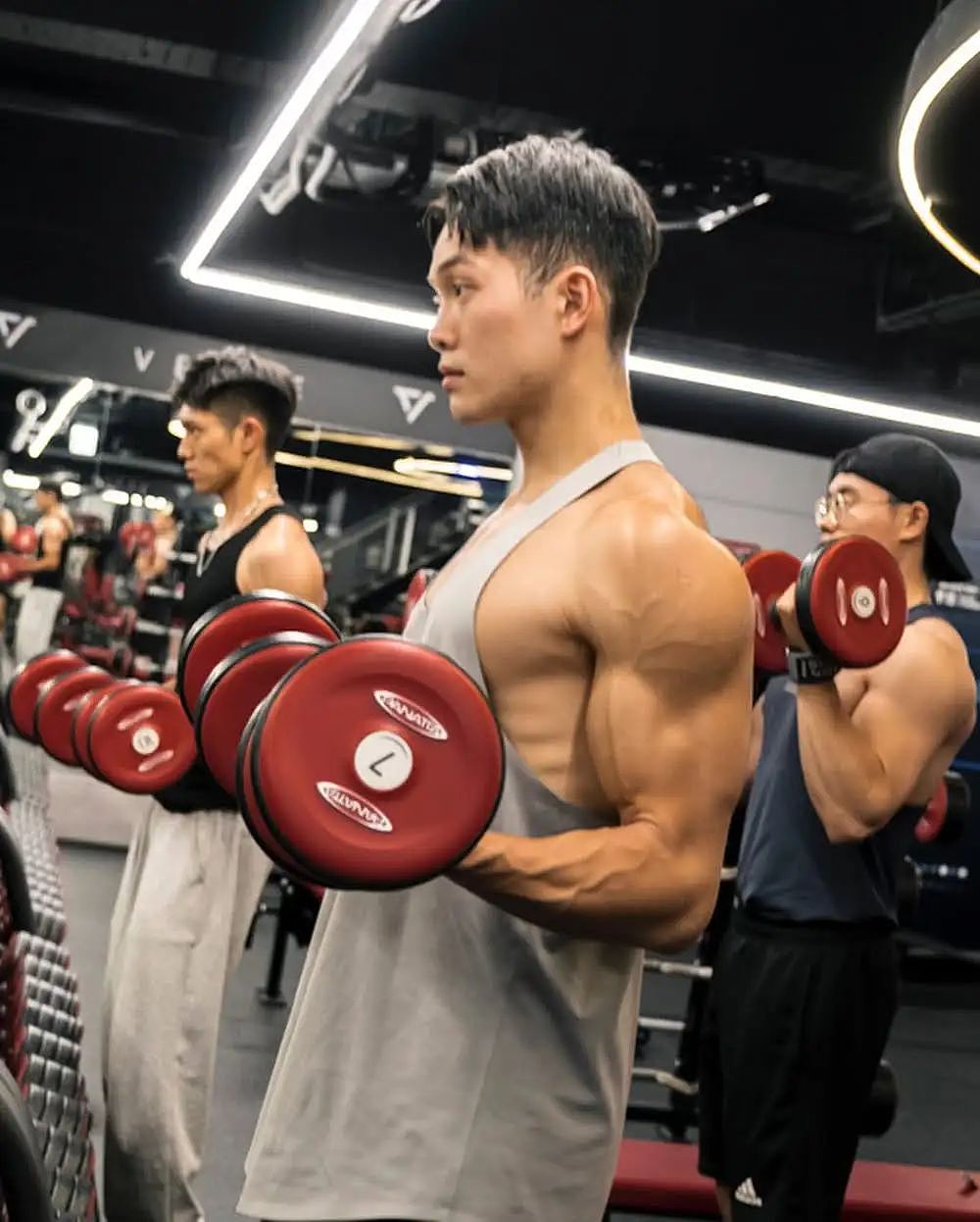 【帅哥】22岁台湾健身模特，炸裂南瓜肩拉丝胸大肌，这肉体谁扛得住（组图） - 26