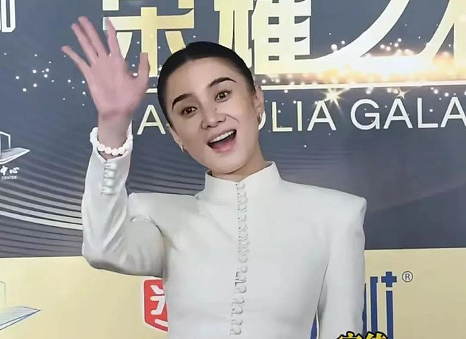 刘亦菲怼脸拍瘦了！白玉兰奖提名晚宴上神态自信（组图） - 9