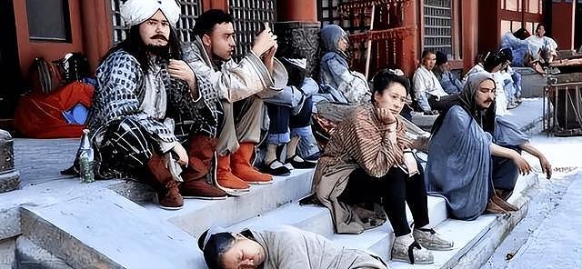 横店“20万群演”现状：懒汉的乐园，光棍的世界，“疯子”的天堂（组图） - 6