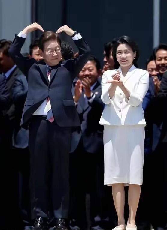 李在明携夫人参加G7峰会,金惠景穿韩服好惊艳,比金建希顺眼太多(组图) - 7