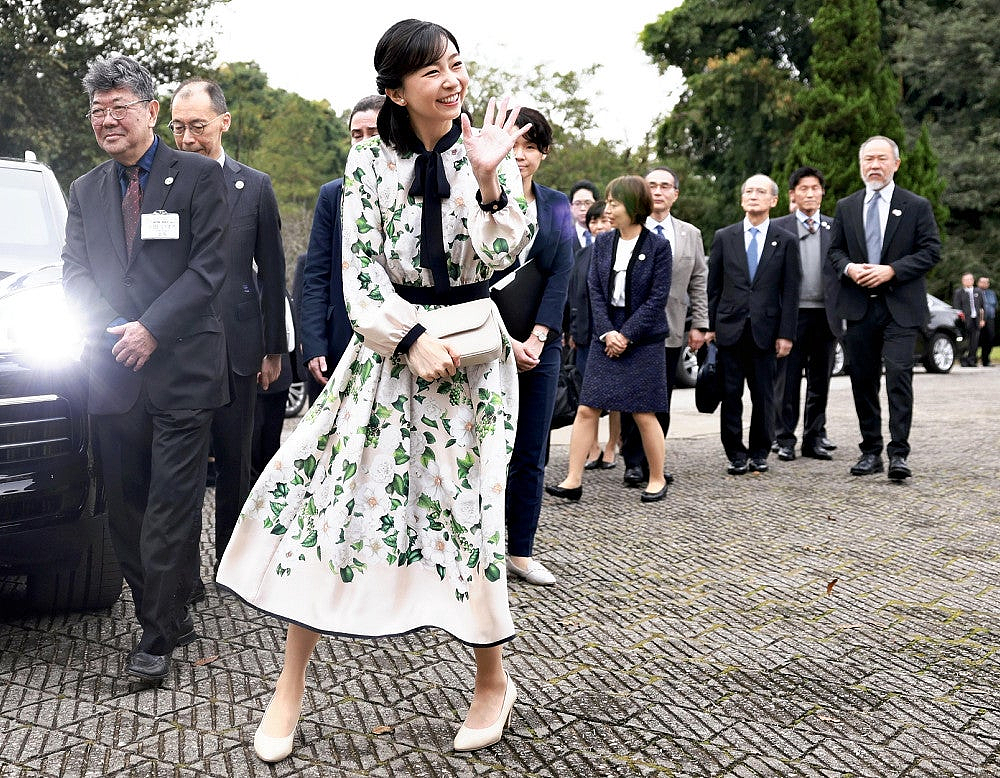 日本最美公主被废柴太子弟害惨？出访国外连飞10天只敢坐经济舱，网友：为了挽回家族口碑付出太多（组图） - 10