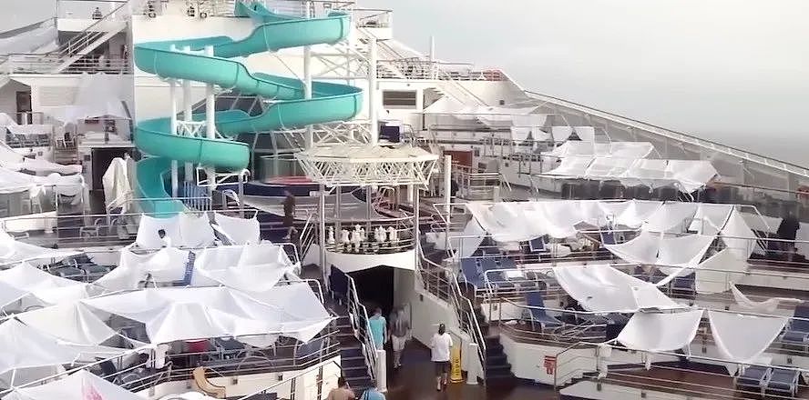 邮轮海上起火停电,厕所全炸!4000人被迫体验“屎尿地狱”(组图) - 15