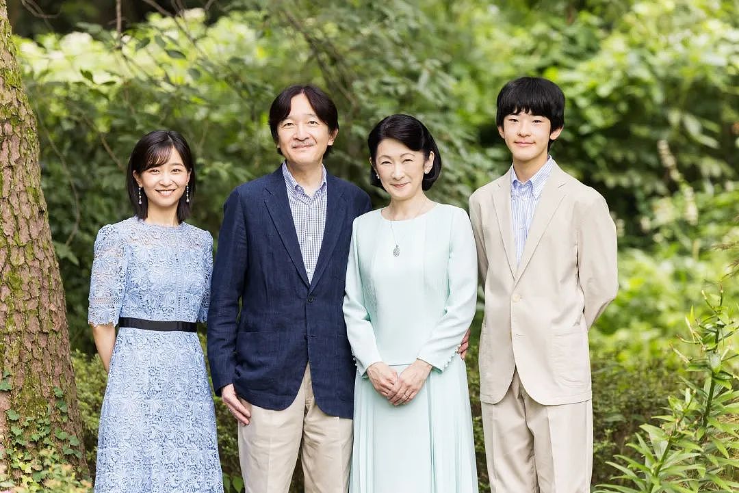 日本悠仁皇子不满纪子妃骂下属，当众甩脸亲妈！日媒：终于“心理断奶”了…（组图） - 1
