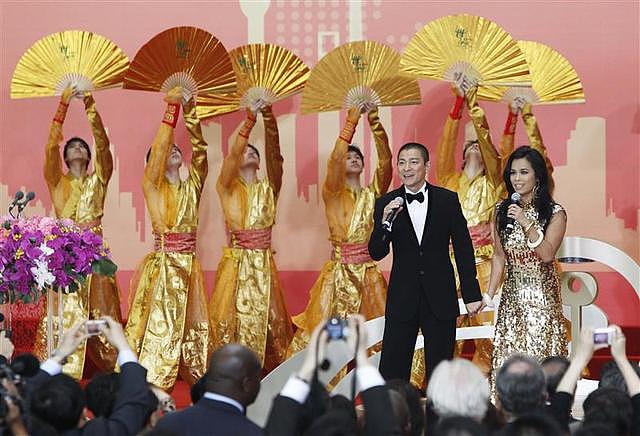 61岁韦唯专访:隐居十年归来,自在歌唱(组图) - 5