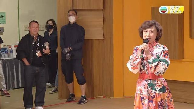 周润发训练班同学近况曝光，65岁巨肺歌手变身...（组图） - 4