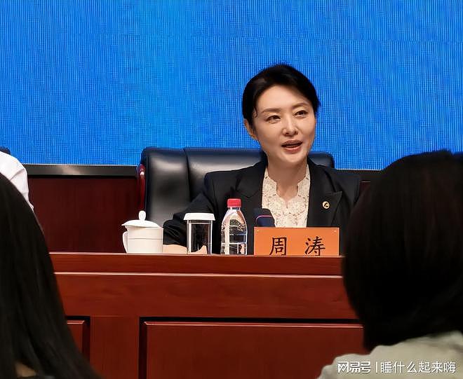 央视主持周涛近照流出，面相凶狠眼神犀利，网友：亲和感哪去了？（组图） - 2