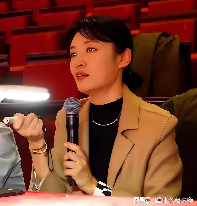 央视主持周涛近照流出，面相凶狠眼神犀利，网友：亲和感哪去了？（组图） - 15