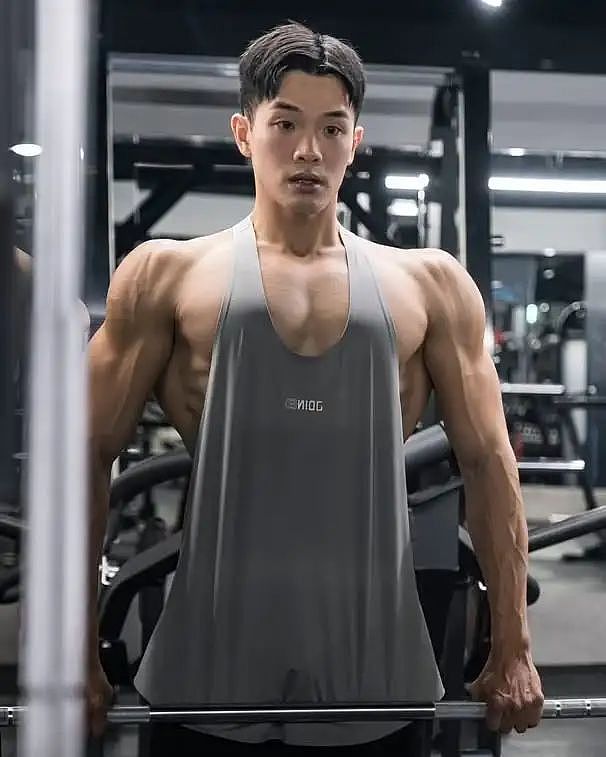 【帅哥】22岁台湾健身模特，炸裂南瓜肩拉丝胸大肌，这肉体谁扛得住（组图） - 6