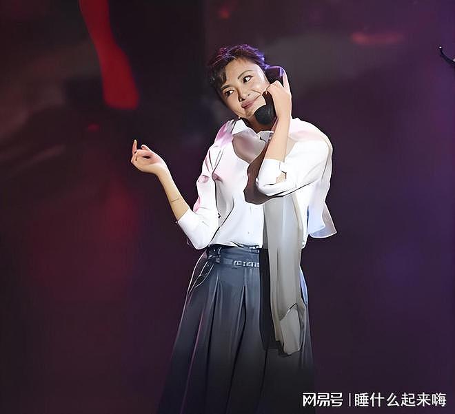 央视主持周涛近照流出，面相凶狠眼神犀利，网友：亲和感哪去了？（组图） - 13