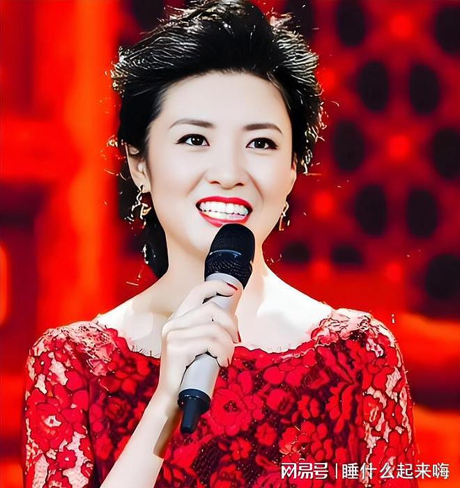 央视主持周涛近照流出，面相凶狠眼神犀利，网友：亲和感哪去了？（组图） - 11