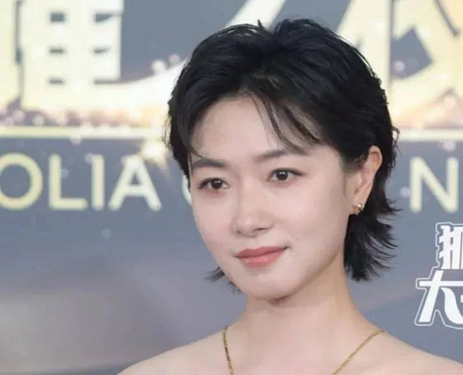 刘亦菲怼脸拍瘦了！白玉兰奖提名晚宴上神态自信（组图） - 13
