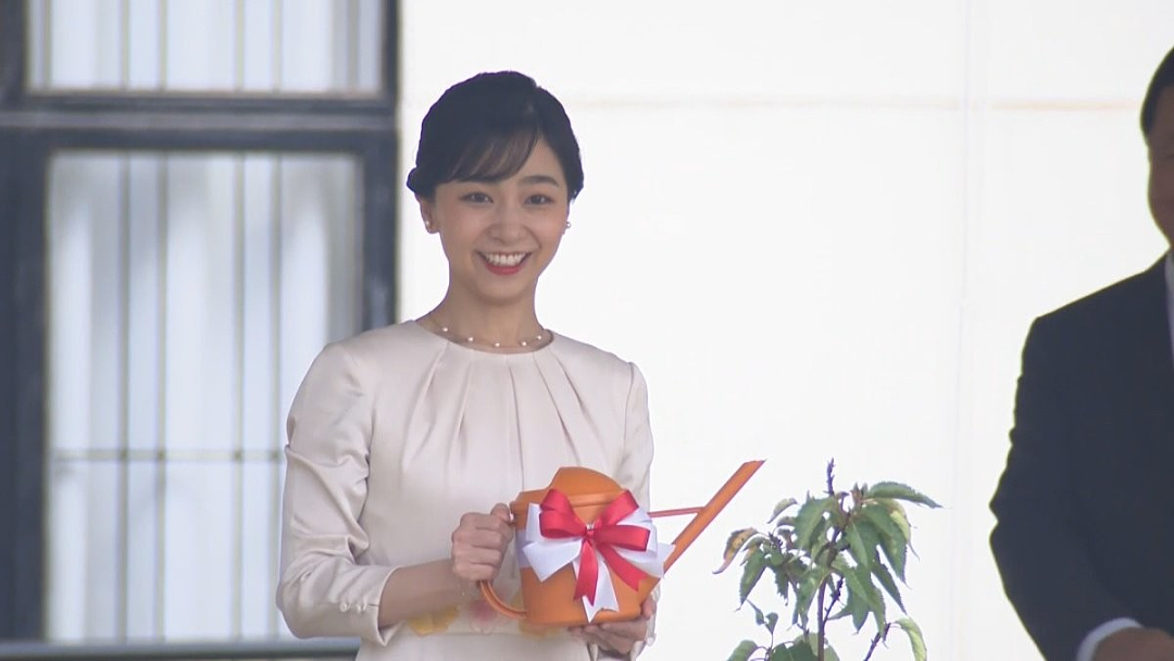 日本最美公主被废柴太子弟害惨？出访国外连飞10天只敢坐经济舱，网友：为了挽回家族口碑付出太多（组图） - 17