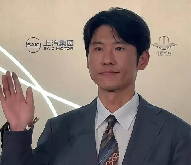 刘亦菲怼脸拍瘦了！白玉兰奖提名晚宴上神态自信（组图） - 20