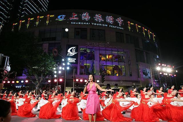 61岁韦唯专访:隐居十年归来,自在歌唱(组图) - 2