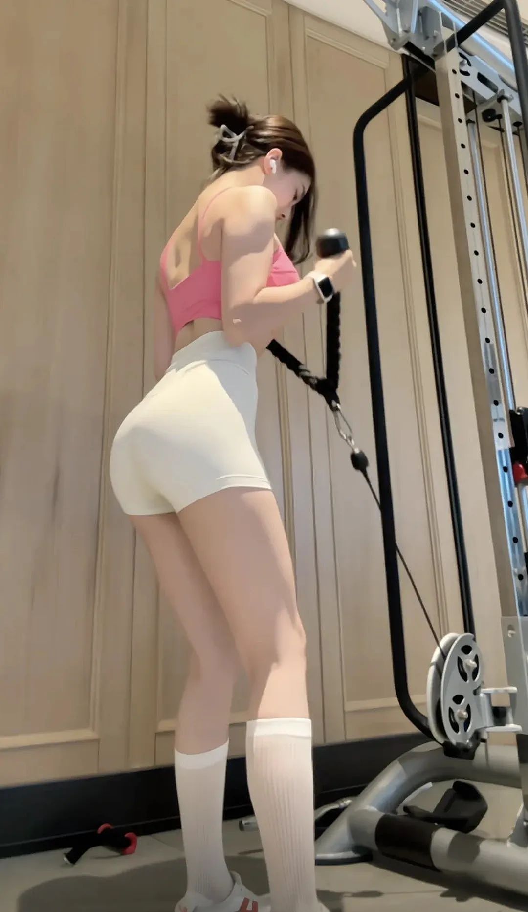 【美女】极品健身女神!极致腰臀比!黄金身材真不是吹的(组图) - 6