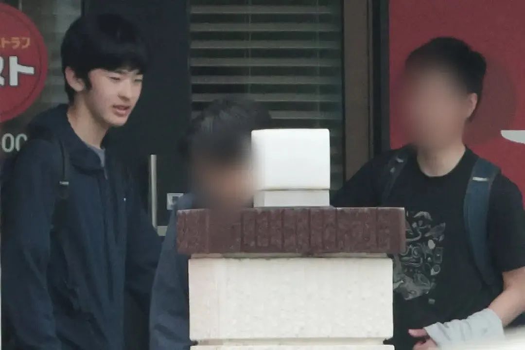 日本悠仁皇子不满纪子妃骂下属，当众甩脸亲妈！日媒：终于“心理断奶”了…（组图） - 4