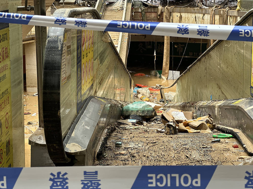 探访贵州榕江最大商场:一片狼藉,洪水倒灌负一楼(组图) - 3