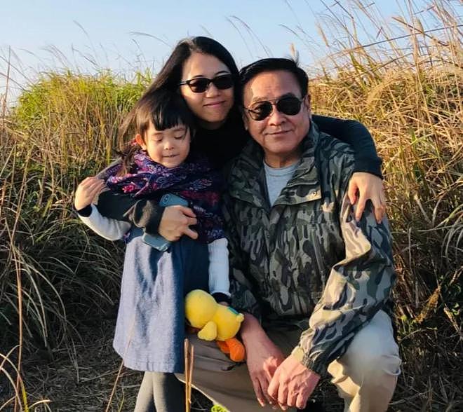 68岁尔冬升晒娃引争议：情史如戏，5位前任境况不同，前妻太惨了（组图） - 1