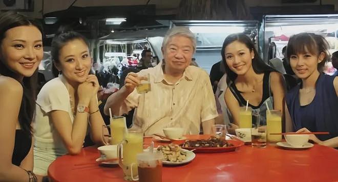 蔡澜生命最后细节曝光:抽烟喝酒散尽亿万家产,留给世界的仅剩一块茶饼(组图) - 6