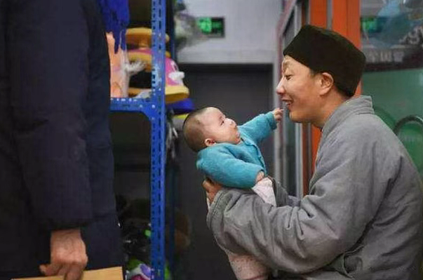 那个“救助几百名孕妇和弃婴”的网红和尚被抓了：慈善外表下的肮脏，不忍直视（组图） - 5