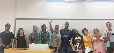 太离谱!一群非洲留学生毕业后赖在宿舍不走,学校断电换锁都无效(组图) - 10