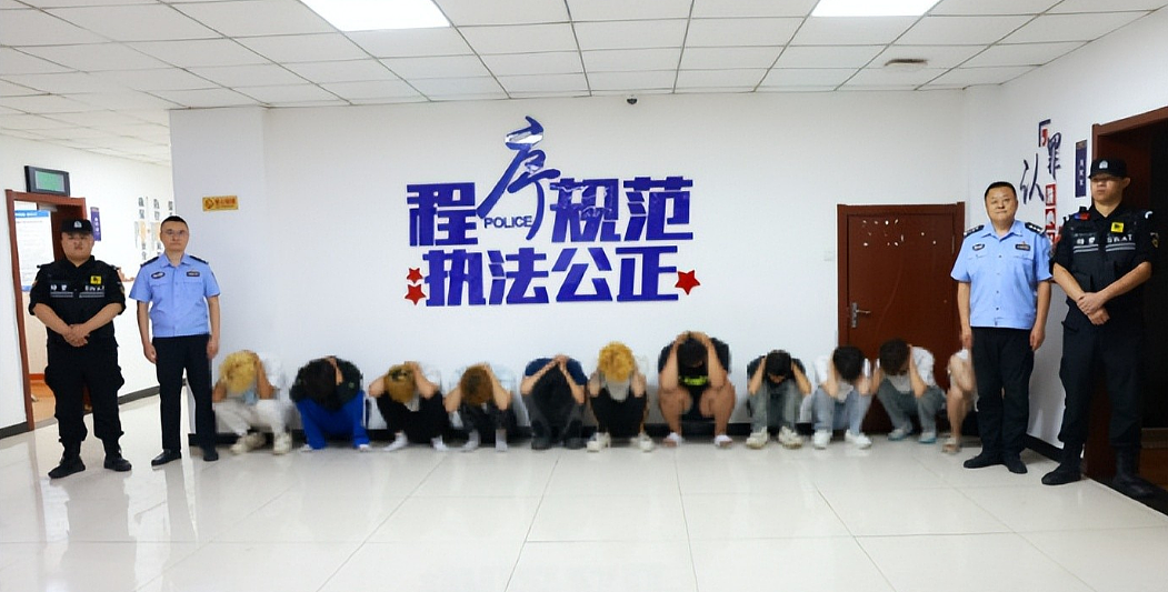 山东“23名黄毛砸车打人被抓”事件,其实挺悲哀的…(组图) - 5