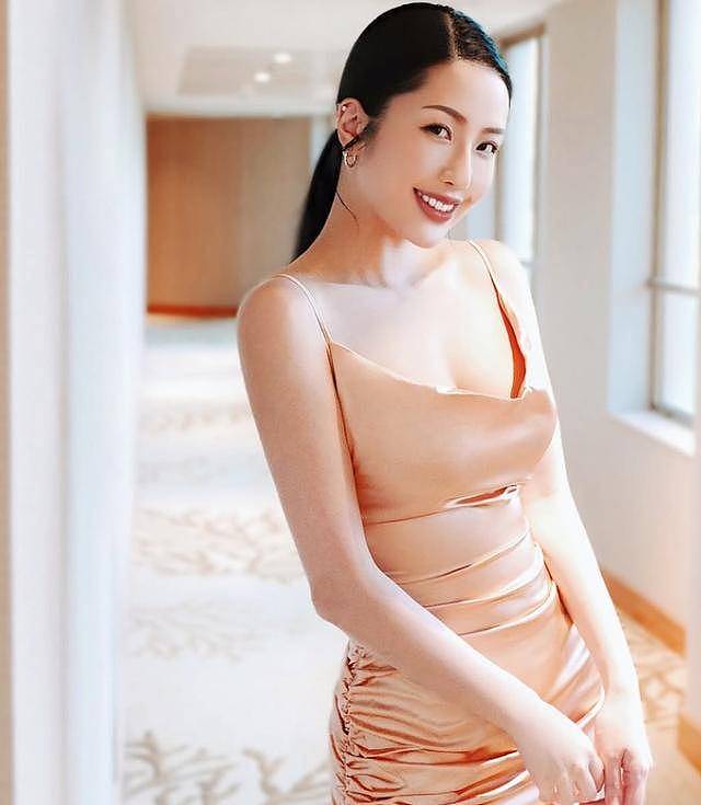 香港女星日本穿衣大解放，性感曲线引网友热议（组图） - 3