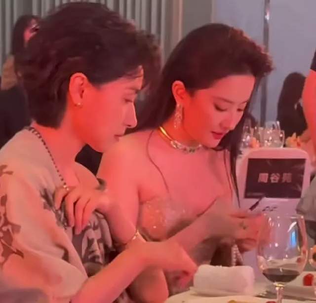 刘亦菲缺席白玉兰惹争议，被曝得知不会获奖后离开，被批格局太小（组图） - 13