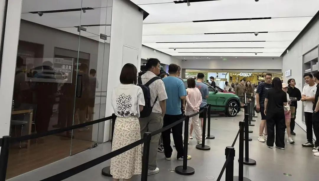 小米YU7爆火催生黄牛：最高溢价2万元！“最长要等57周”，小米汽车回应YU7交付规则！雷军发声（组图） - 5