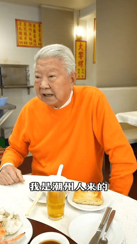 蔡澜最后露面照曝光:脸部和脚已经浮肿,在公寓里和朋友见面(组图) - 1