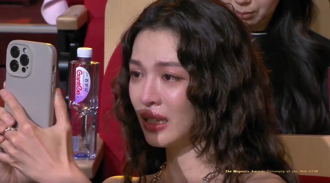 宋佳夺白玉兰“视后”的瞬间,女演员间的微表情展现出一张人情网(组图) - 27