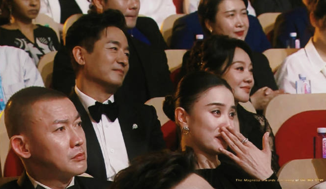 宋佳夺白玉兰“视后”的瞬间,女演员间的微表情展现出一张人情网(组图) - 1